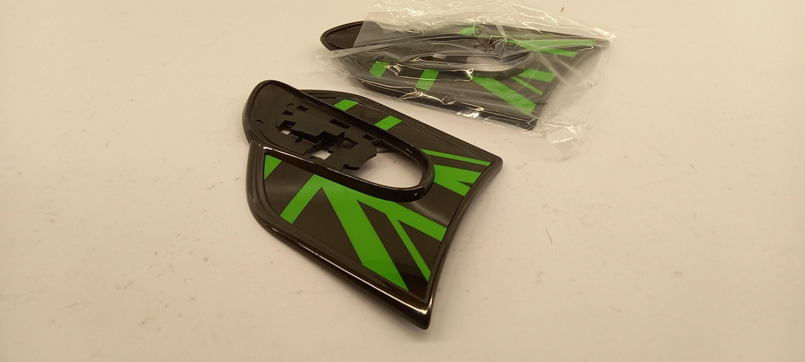 Original MINI F55 F56 F57 Seitenwand Zierblende MINI RAY green 51132410445