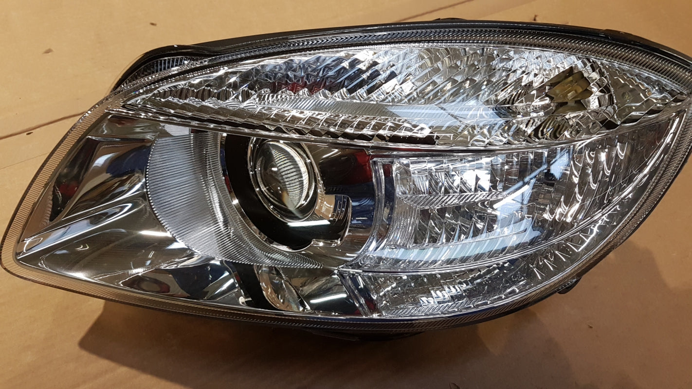 Original SKODA Roomster Fabia '07-'10 Halogen Hauptscheinwerfer links 5J1941017B