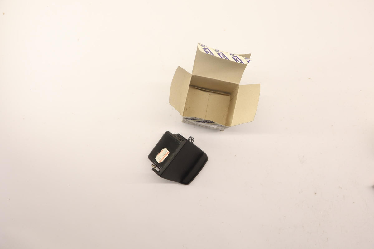 Original OE NISSAN Clip 688002F910