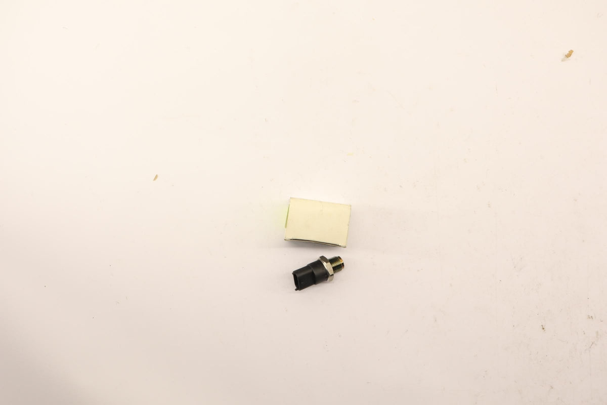 Original OE NISSAN Kraftstoffdruck Sensor 1663800QAA