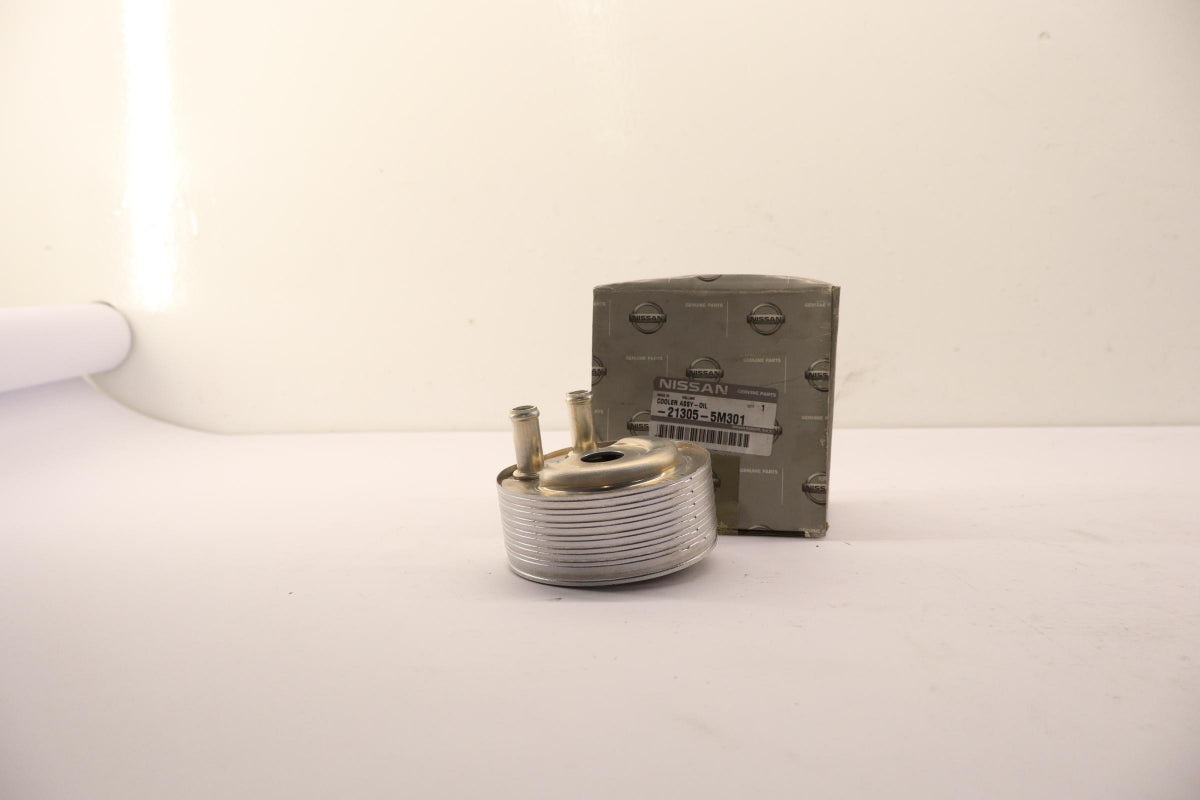Original OE NISSAN Motorölkühler 213055M301