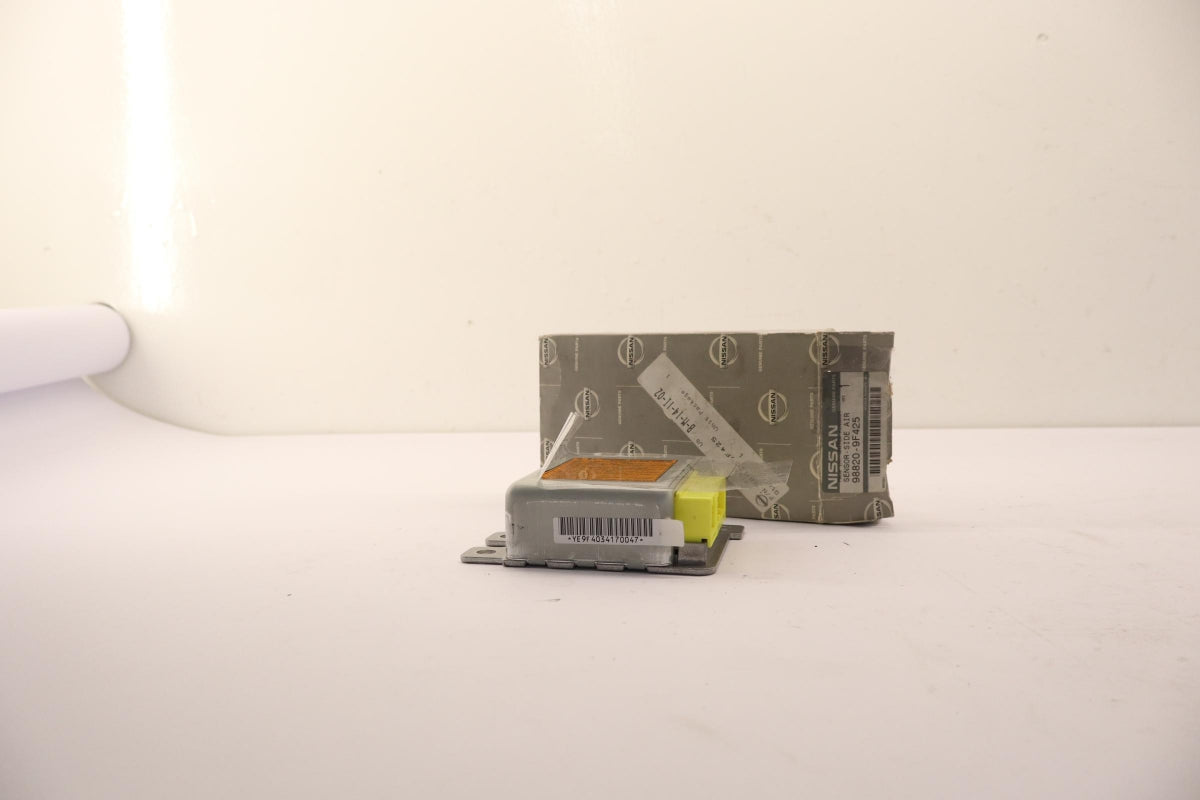 Original OE NISSAN Airbag Steuergerät 988209F425