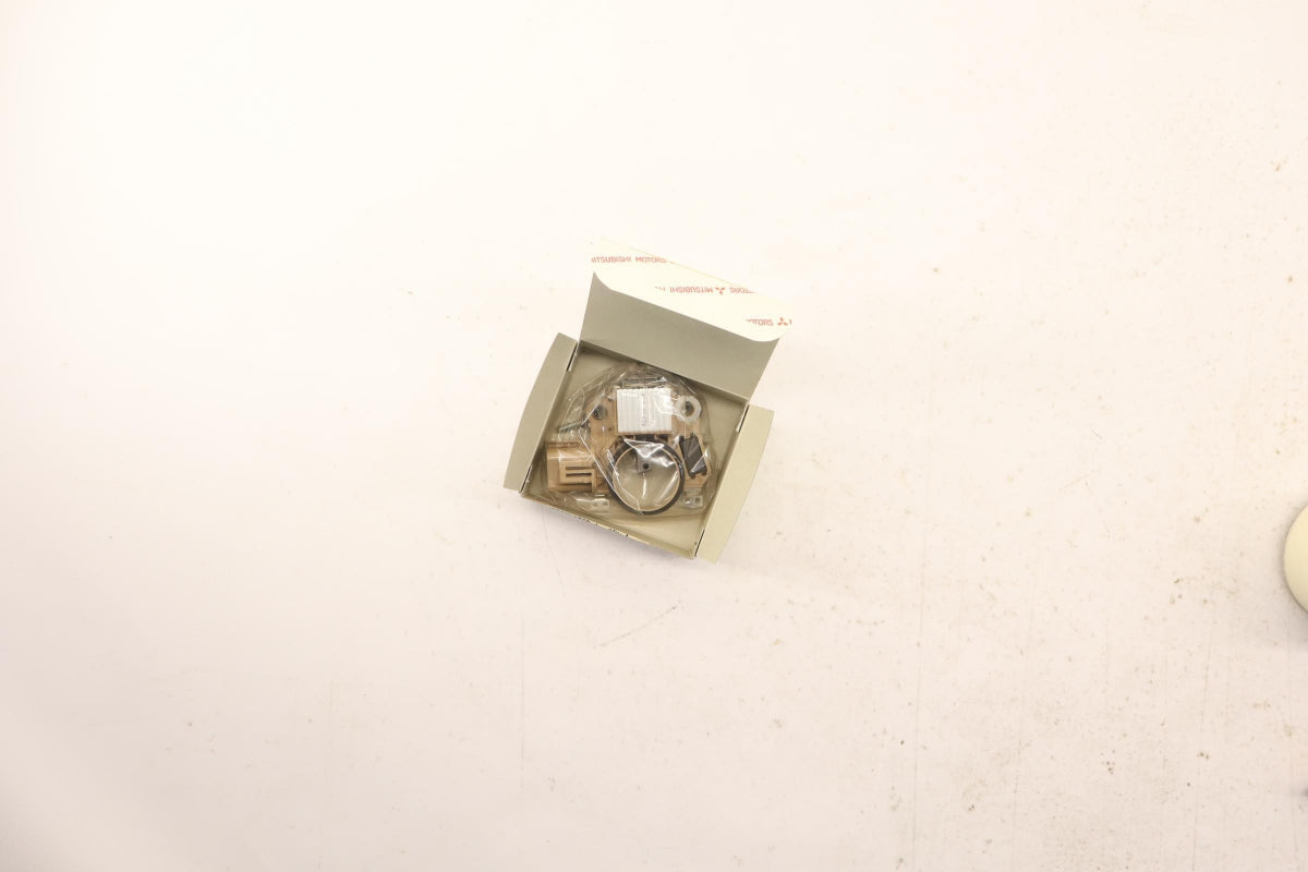 Original OE MITSUBISHI Generatorregler MD619618