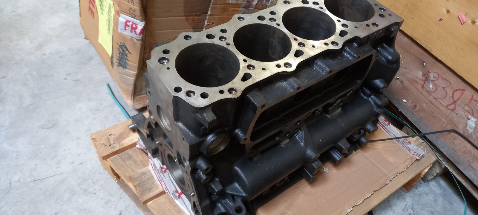 Original OE MITSUBISHI Zylinderkopf ME203011