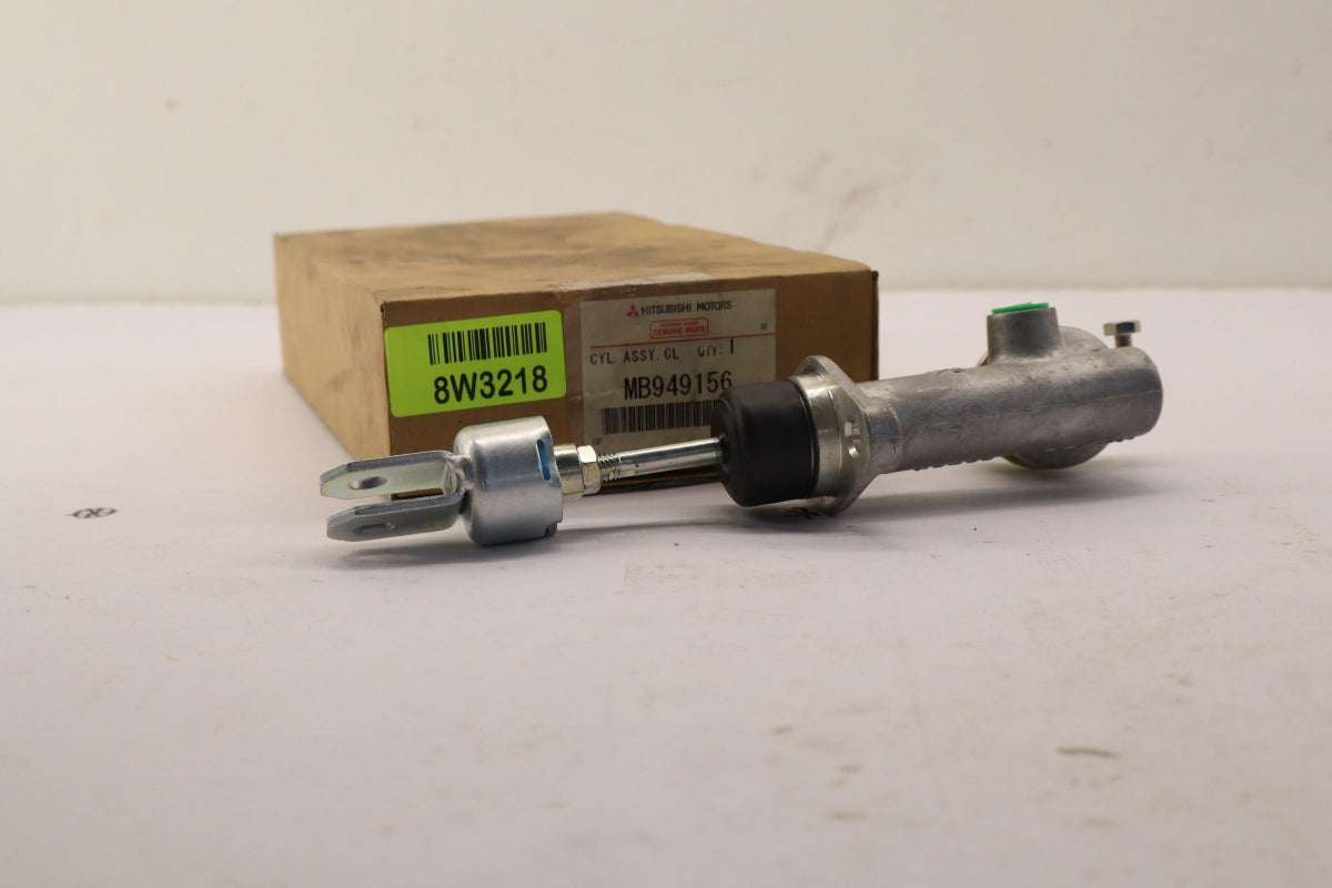 Original OE MITSUBISHI Kupplungsgeberzylinder MB949156