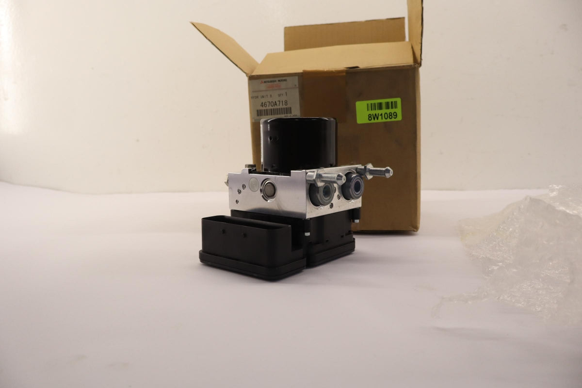 Original OE MITSUBISHI Bremsanlage Hydraulikpumpe 4670A718