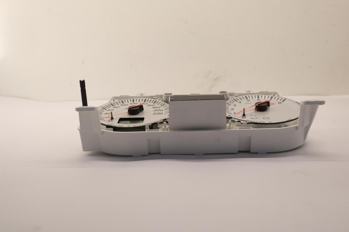 Original OE MITSUBISHI Kombiinstrument 8140A023