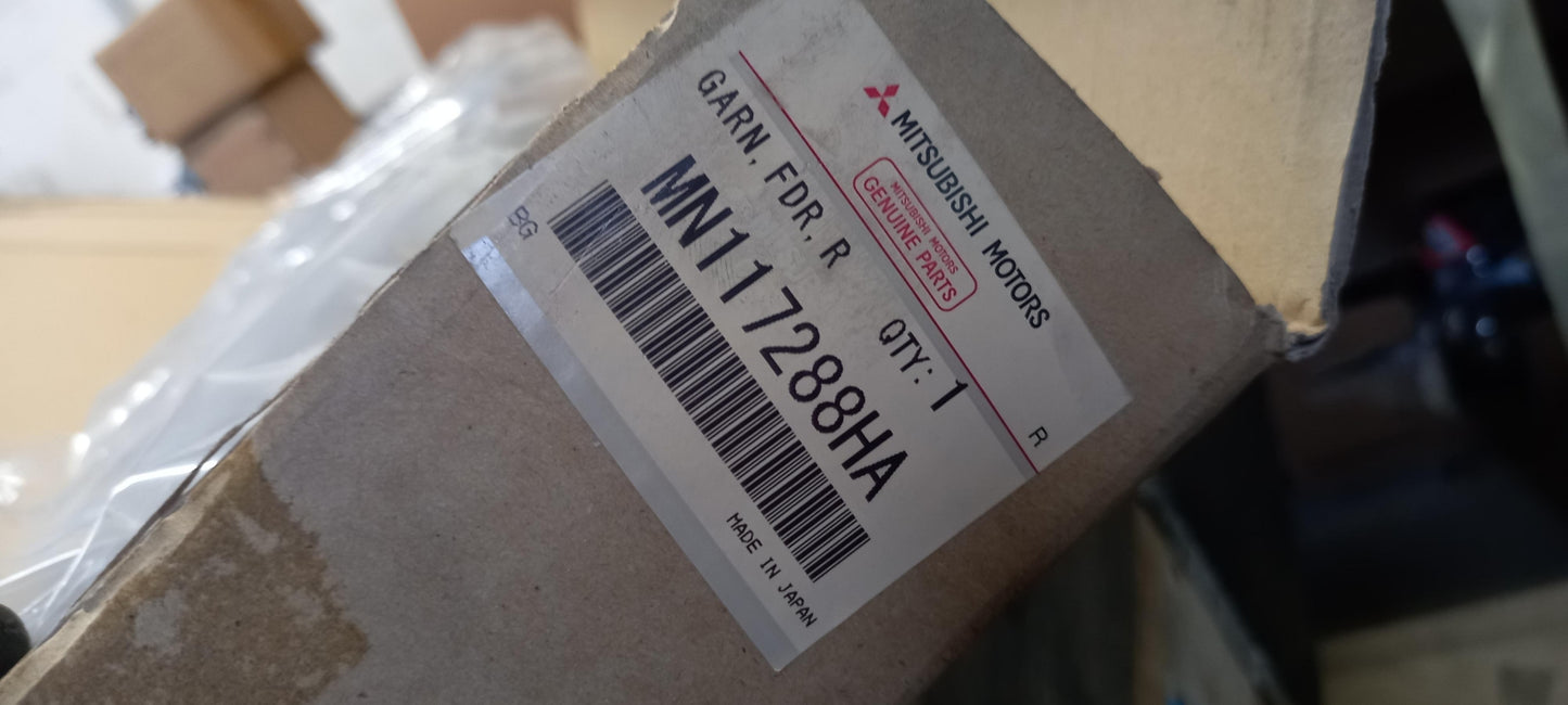 Original OE MITSUBISHI Tür Zierleiste MN117288HA