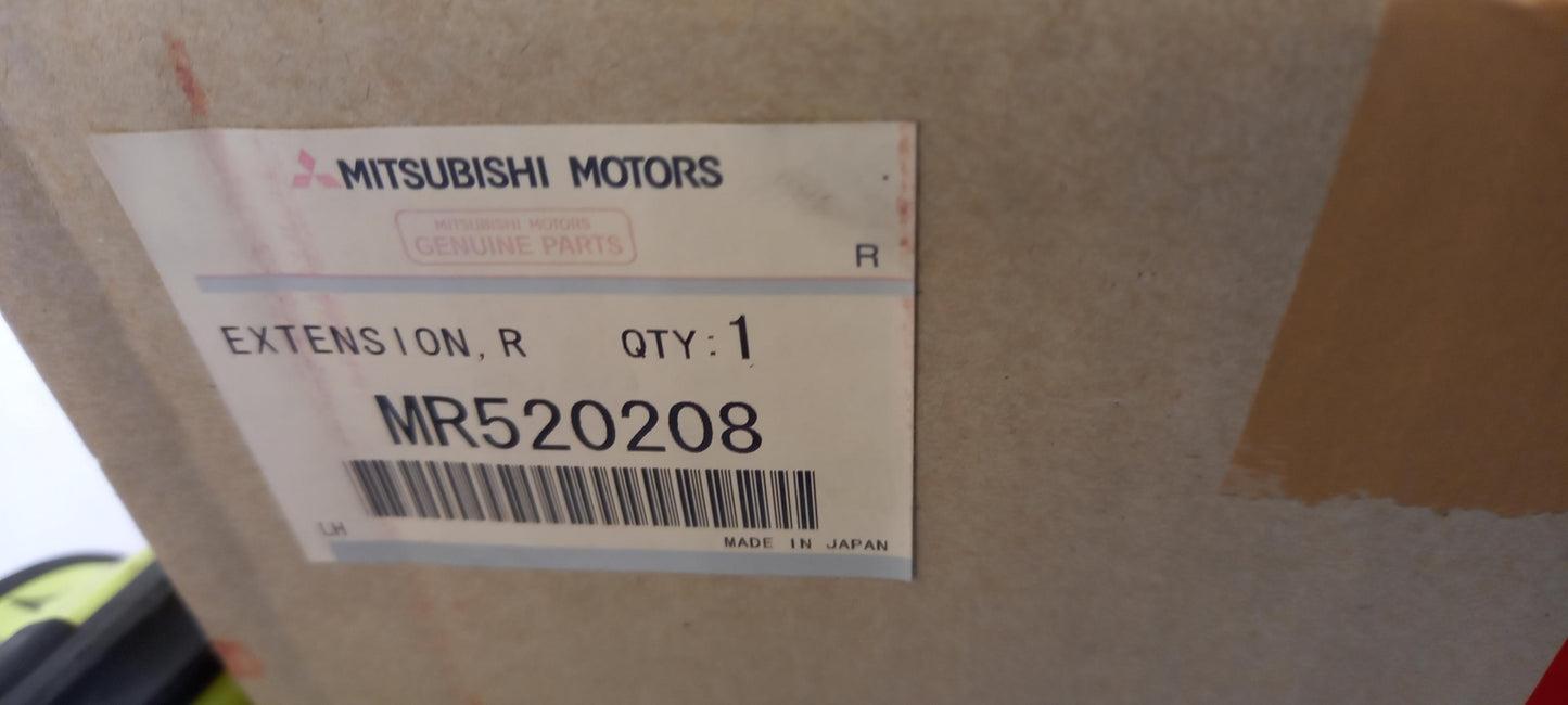 Original OE MITSUBISHI Stoßfängerabdeckung MR520208
