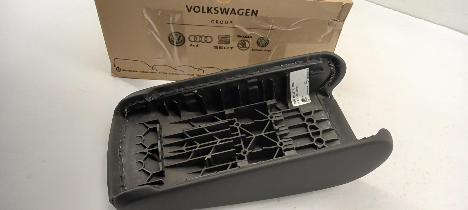 Original OE Volkswagen Armlehne 8V0864207L38M