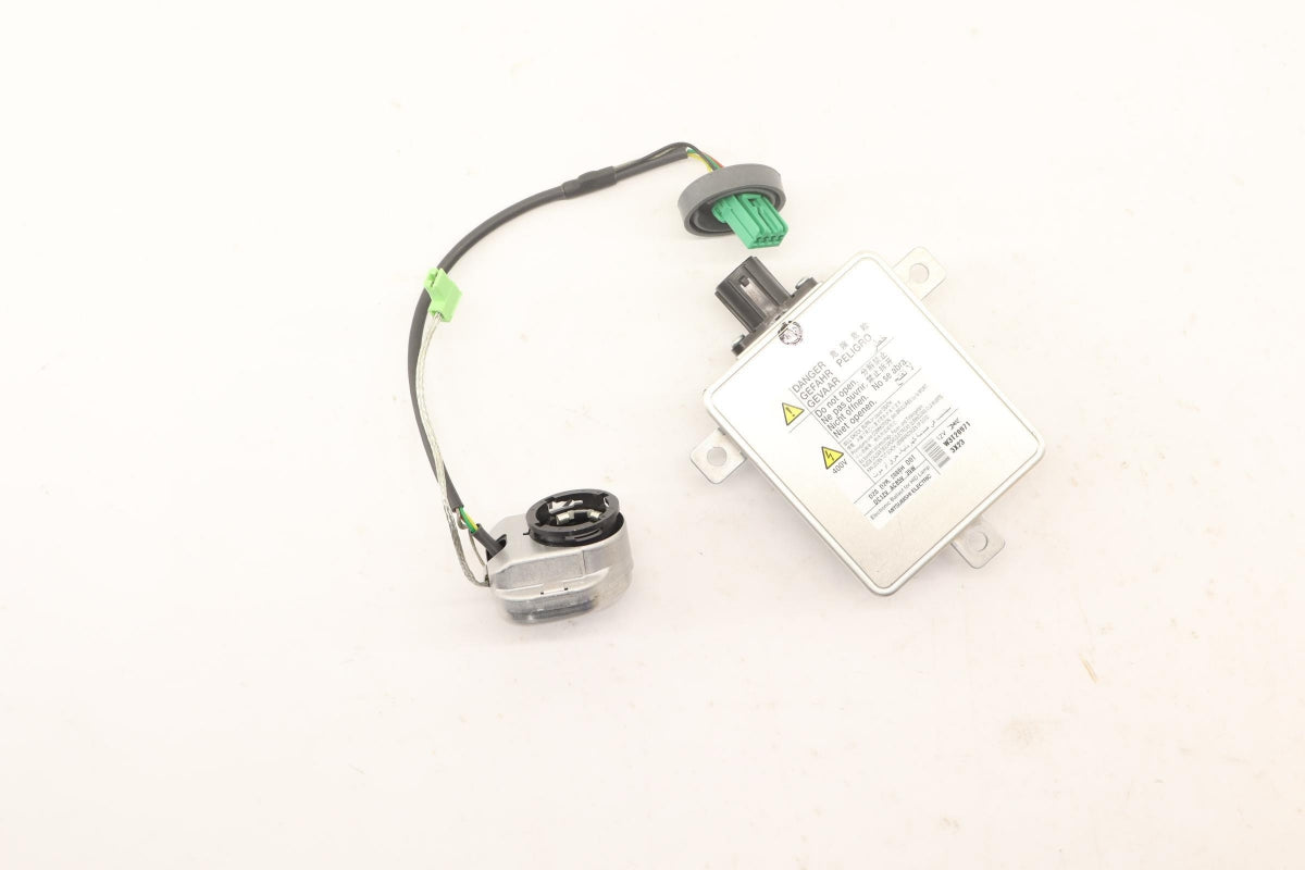 Original OE MITSUBISHI Leuchten Steuergerät 8301C042