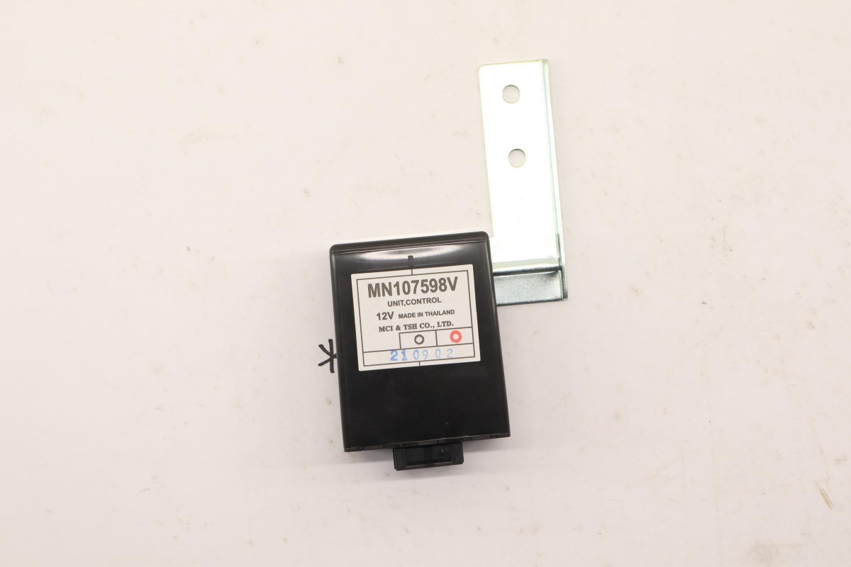 Original OE MITSUBISHI Steuergerät MN107598