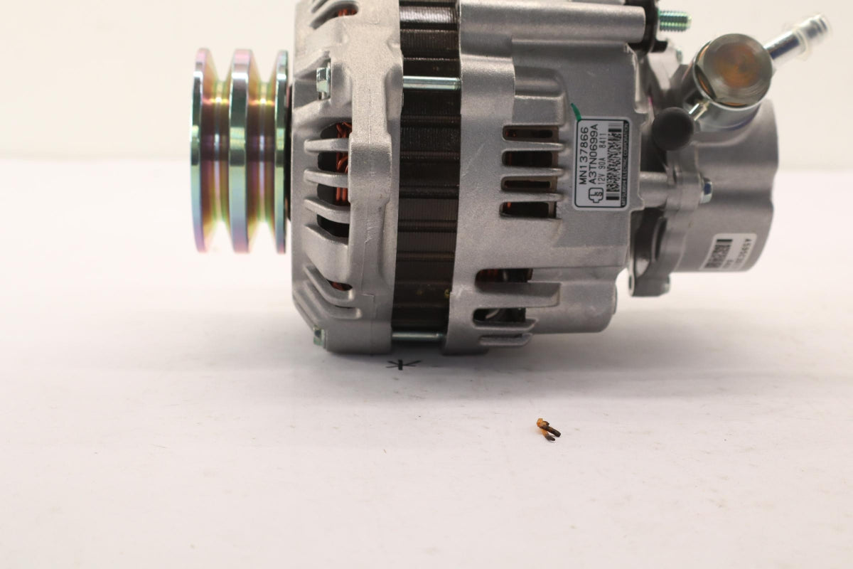 Original OE MITSUBISHI Lichtmaschine MN137866