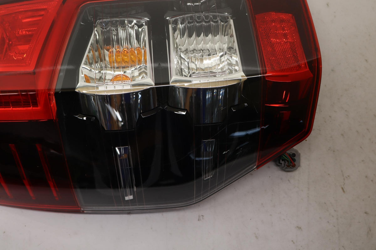 Original OE MITSUBISHI Heckleuchte 26555W200P