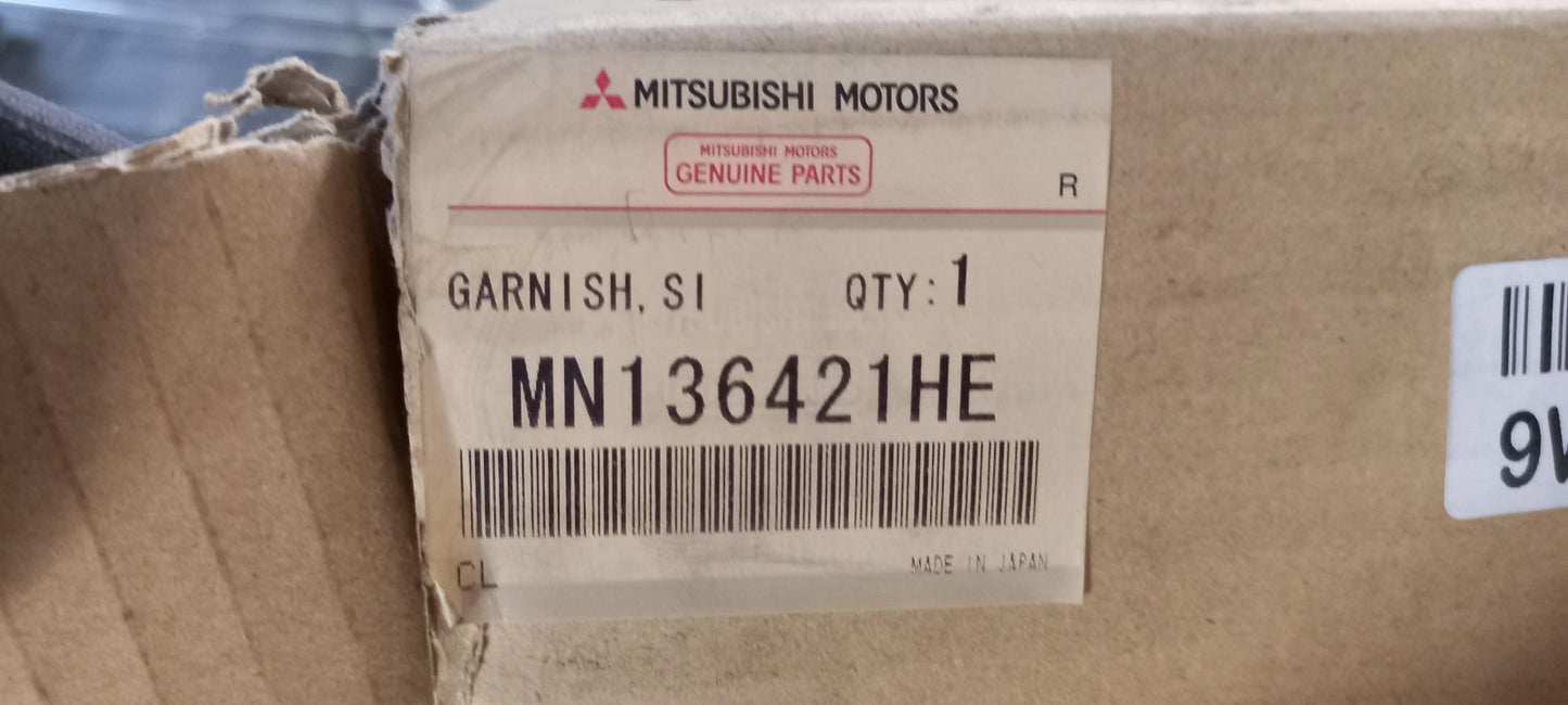 Original OE MITSUBISHI Trittbrett MN136421HE