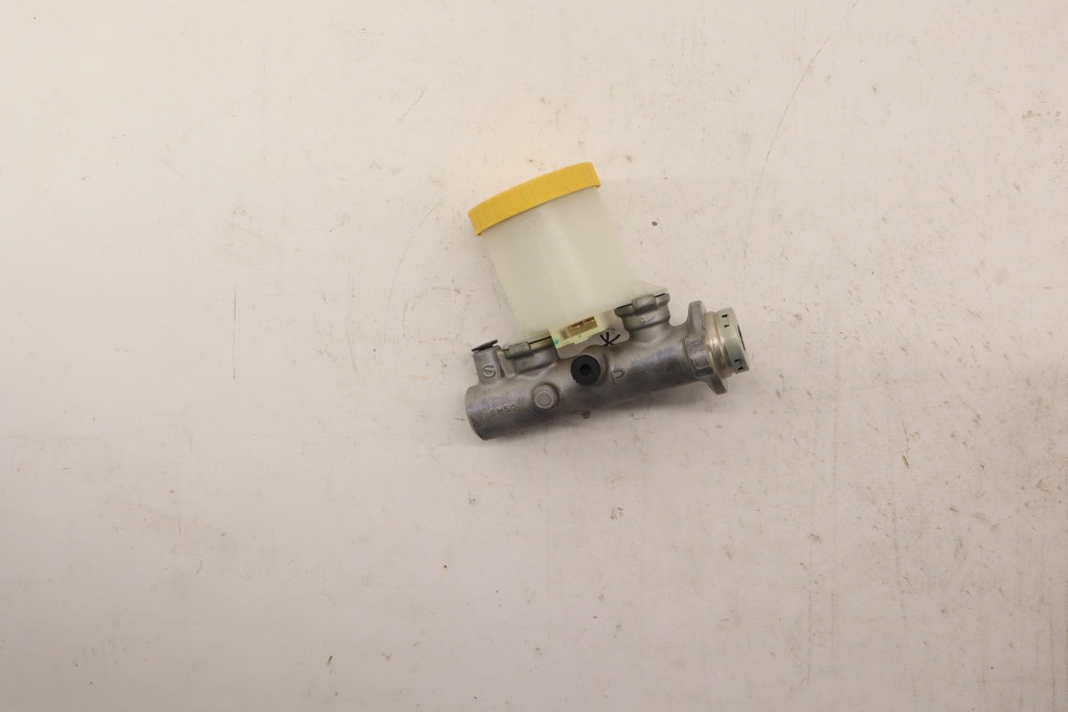 Original OE NISSAN Hauptbremszylinder 46010C8101