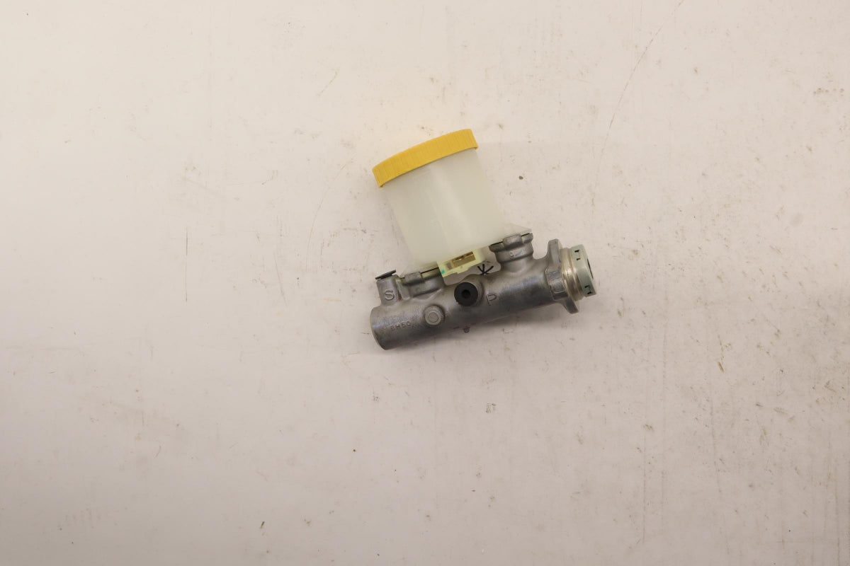Original OE NISSAN Hauptbremszylinder 46010C8101
