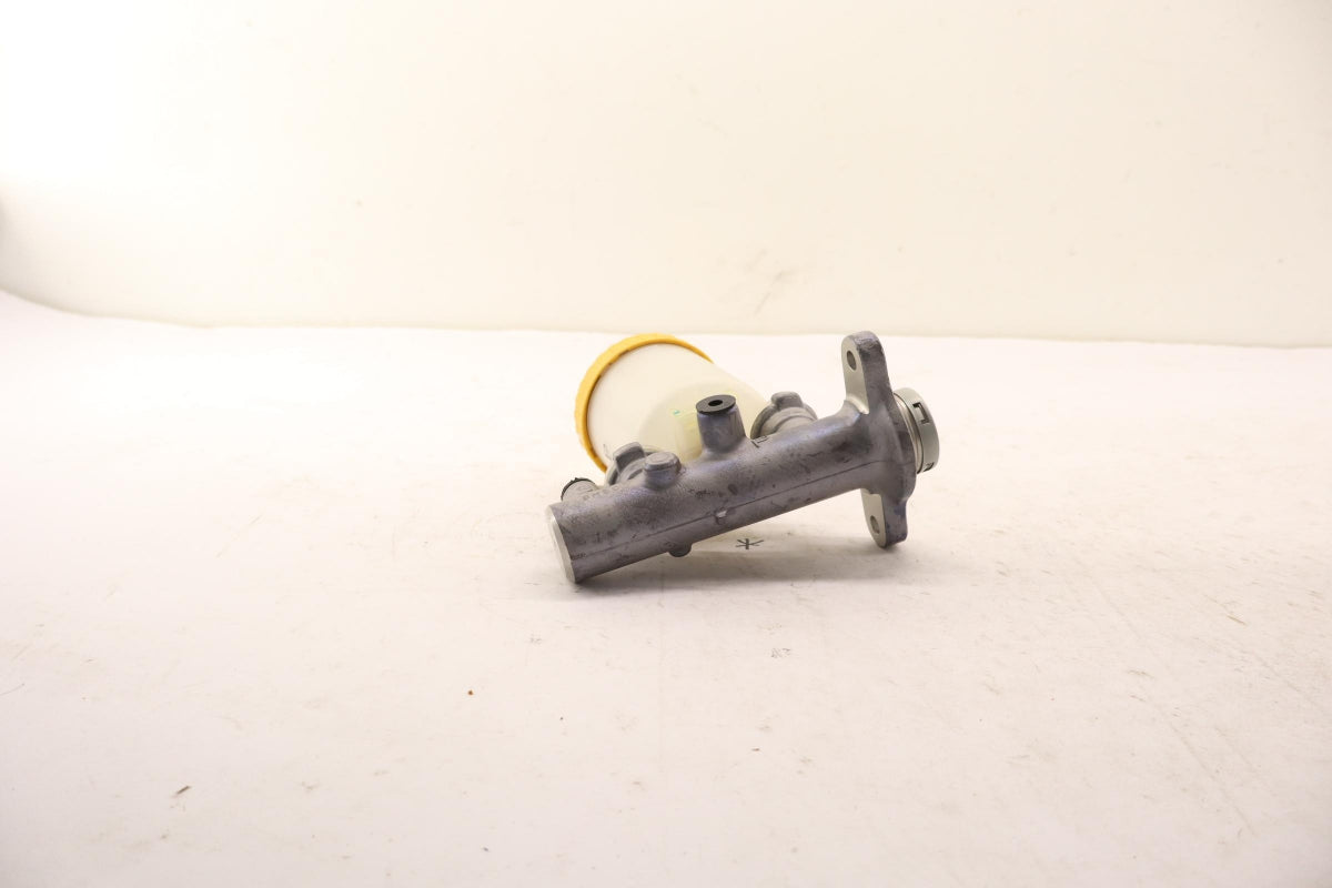 Original OE NISSAN Hauptbremszylinder 46010C8101
