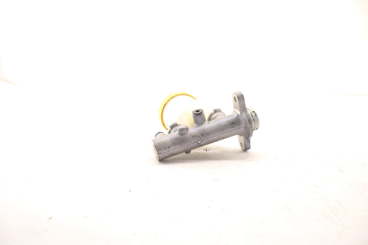 Original OE NISSAN Hauptbremszylinder 46010C8101