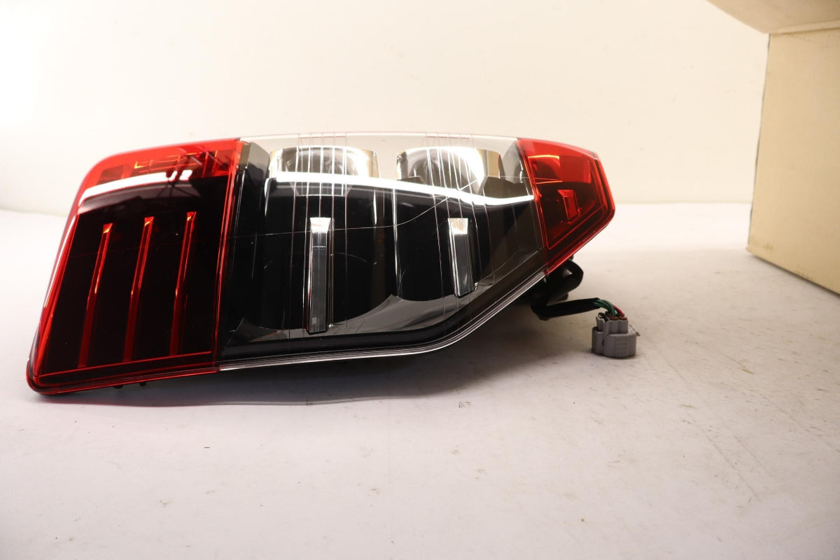 Original OE MITSUBISHI Heckleuchte 26555W200P