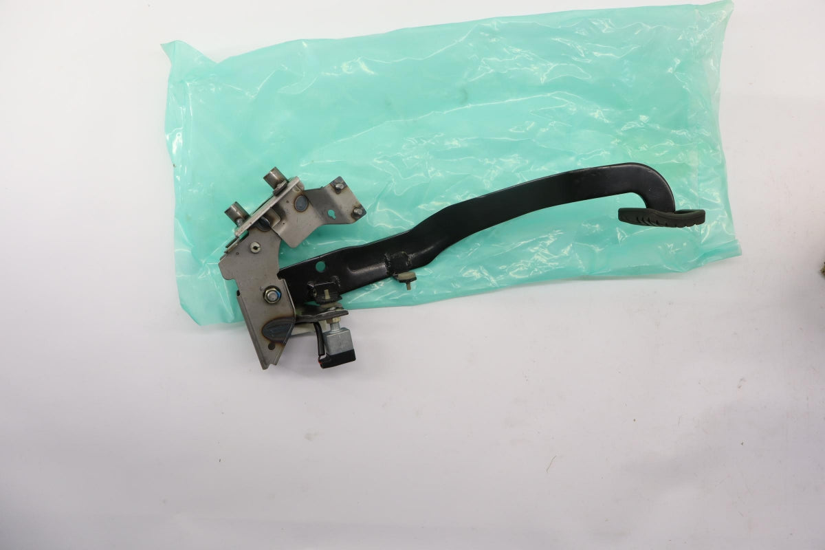 Original OE HYUNDAI/KIA Kupplungspedal 328023E610