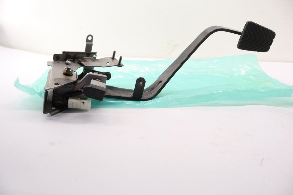 Original OE HYUNDAI/KIA Kupplungspedal 328023E610