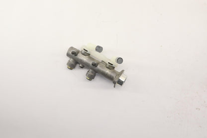 Original OE NISSAN Hauptbremszylinder 4601012T10