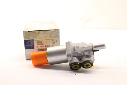 Original OE MERCEDES-BENZ Hauptbremszylinder A0054309101