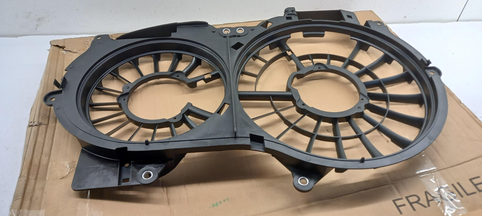 Original OE Volkswagen Lüftergehäuse 4F0121207A