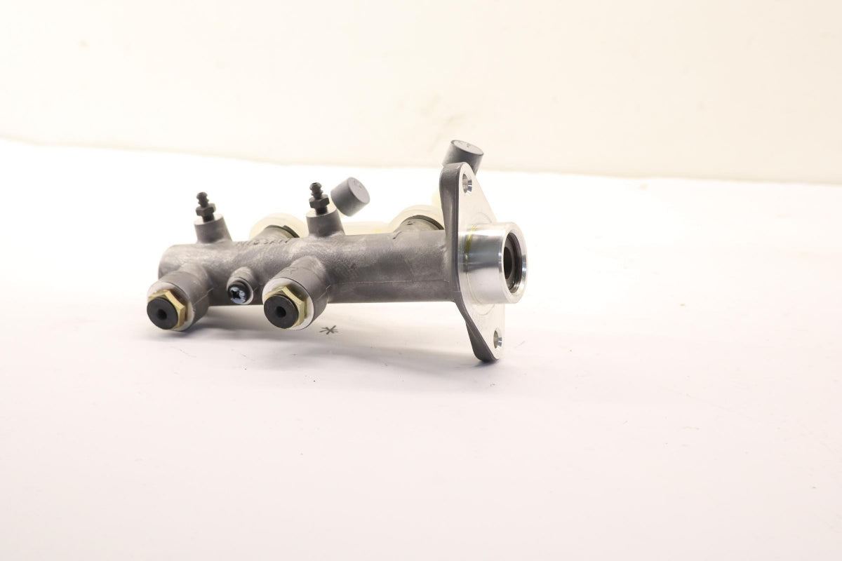 Original OE NISSAN Hauptbremszylinder 4601012T10