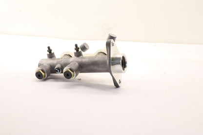 Original OE NISSAN Hauptbremszylinder 4601012T10