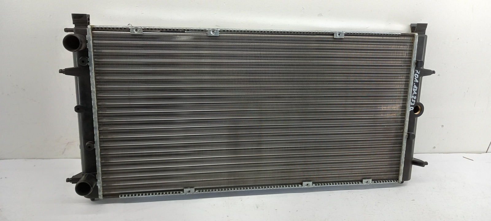 Original OE Volkswagen Wasserkühler 701121253D