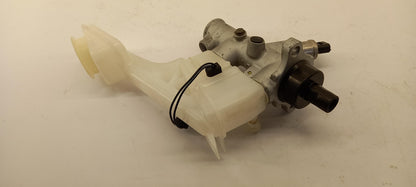 Original OE MAZDA Hauptbremszylinder CB8943400