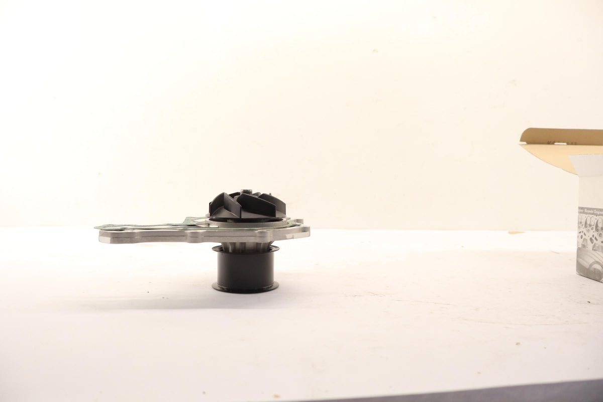 Original OE Volkswagen Wasserpumpe 057121004C