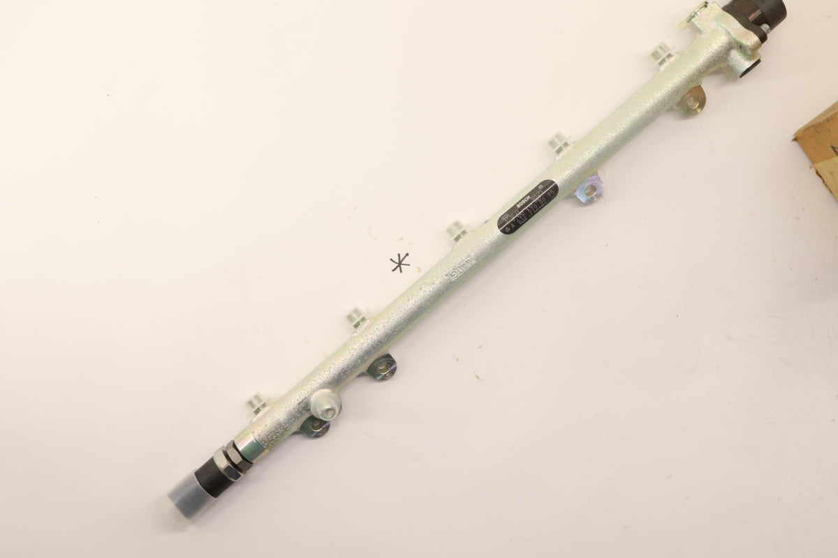 Original OE MERCEDES-BENZ Kraftstoff Verteilerrohr A6120700095