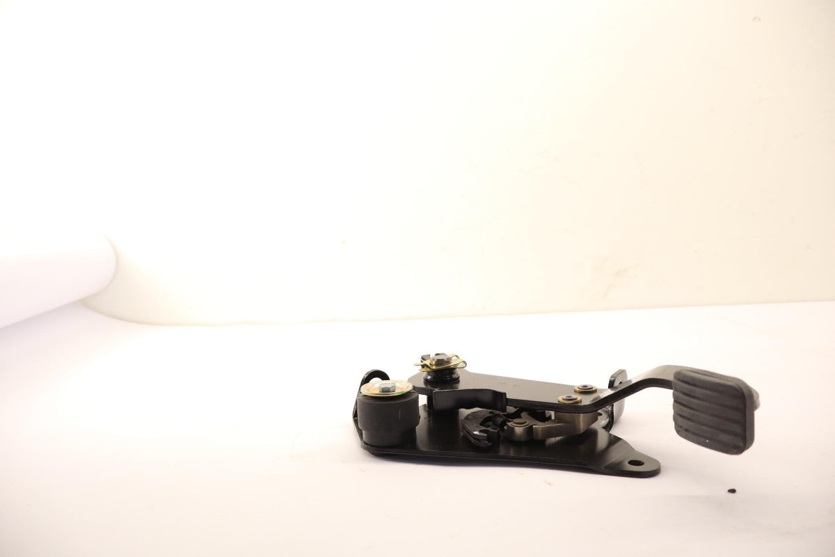 Original OE MERCEDES-BENZ Bremspedal Pad A6384200084