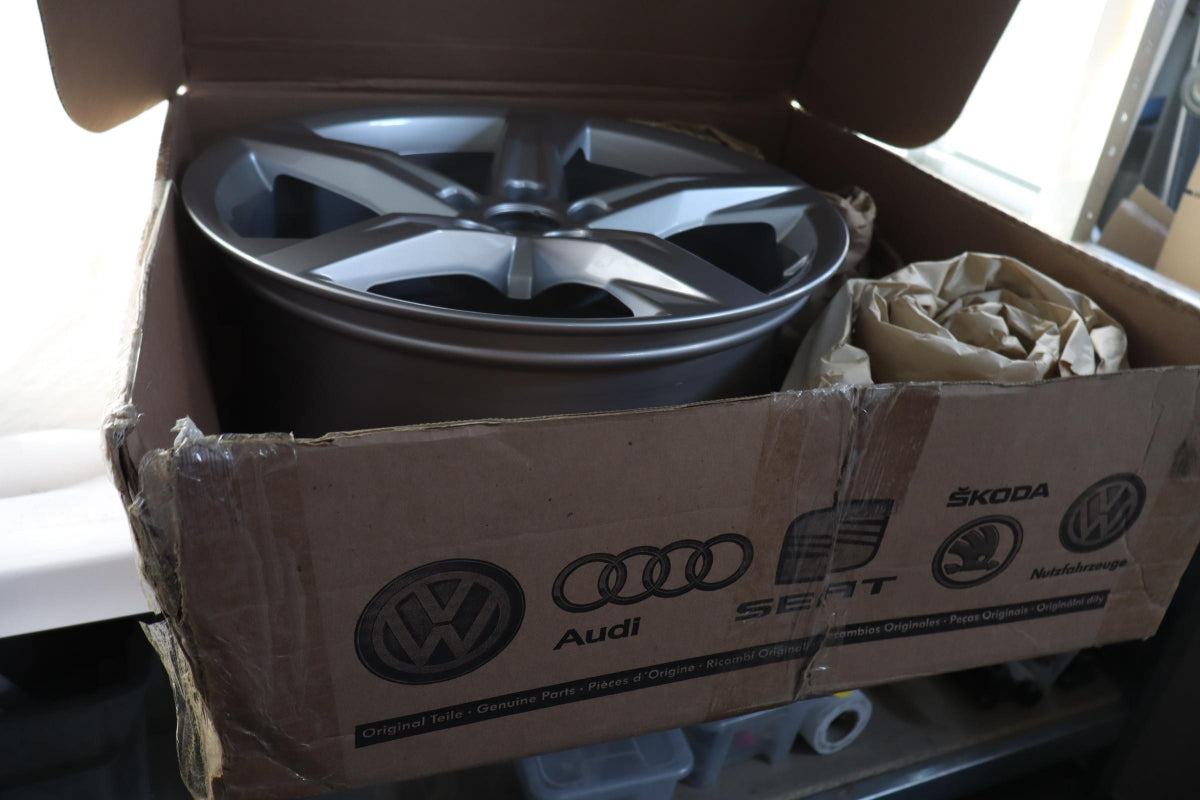 Original OE Volkswagen Felge 80A601025Q