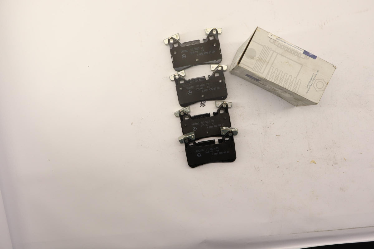 Original OE MERCEDES-BENZ Bremsbeläge A005420902028