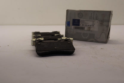 Original OE MERCEDES-BENZ Bremsbeläge A005420902028