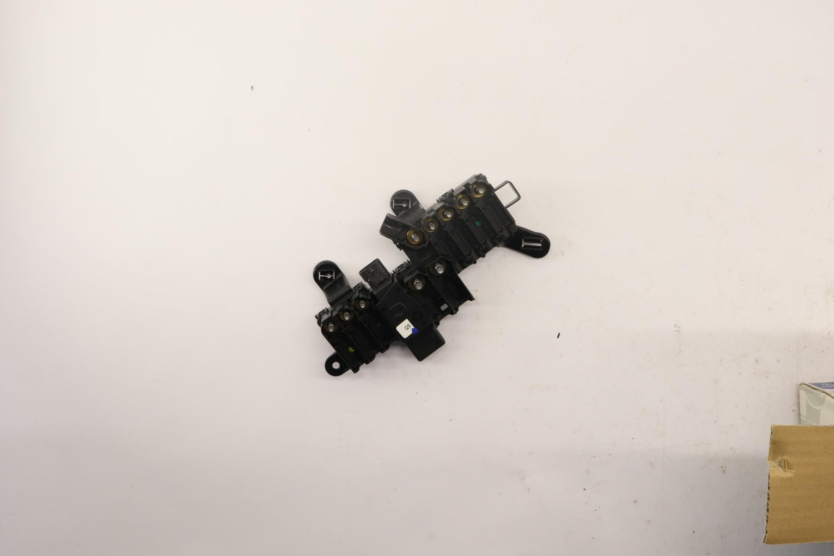 Original OE MERCEDES-BENZ Sicherungskasten A221540395005