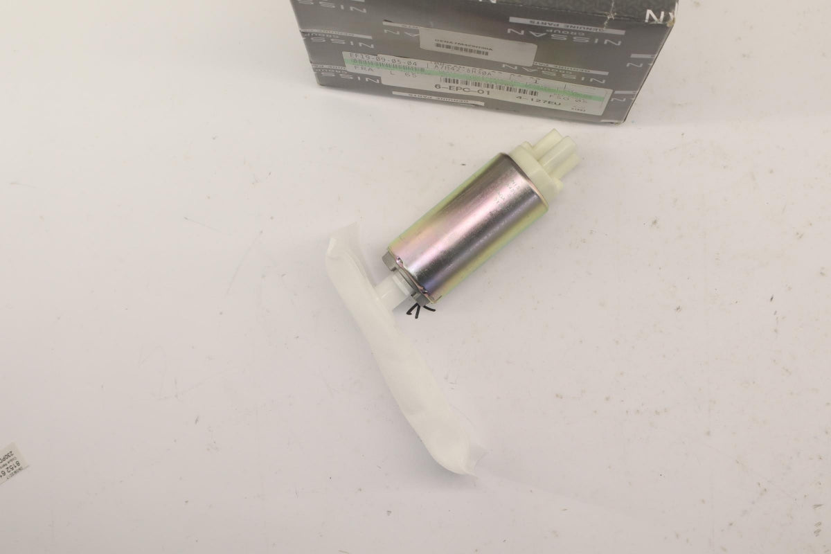 Original OE NISSAN Kraftstoffpumpe A7M428H30A