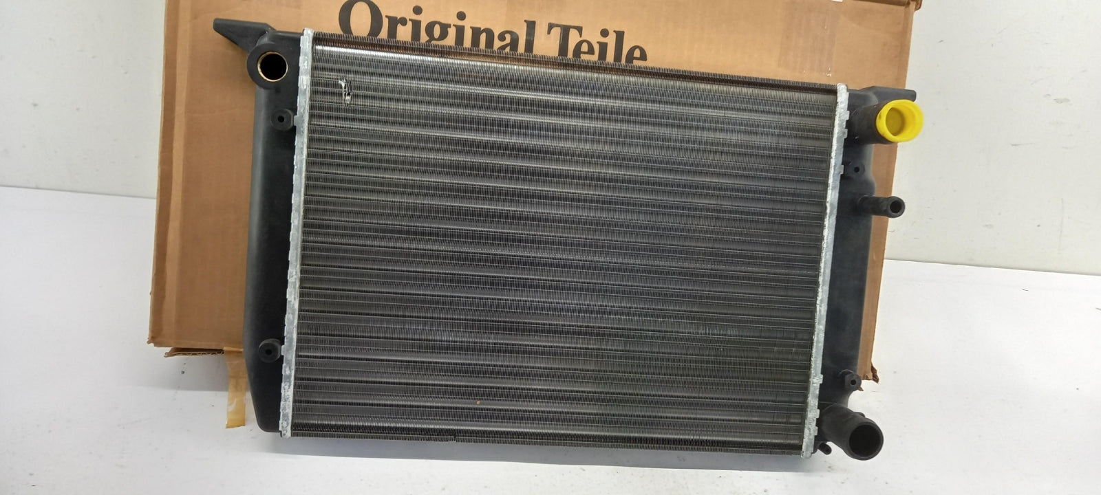 Original OE Volkswagen Wasserkühler 893121253