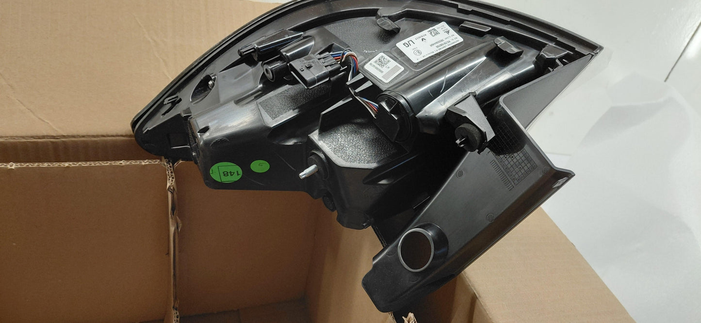 Original OE RENAULT Heckleuchte 265556446R
