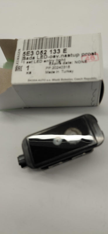 Original OE Volkswagen Äußeres Licht 5E3052133E