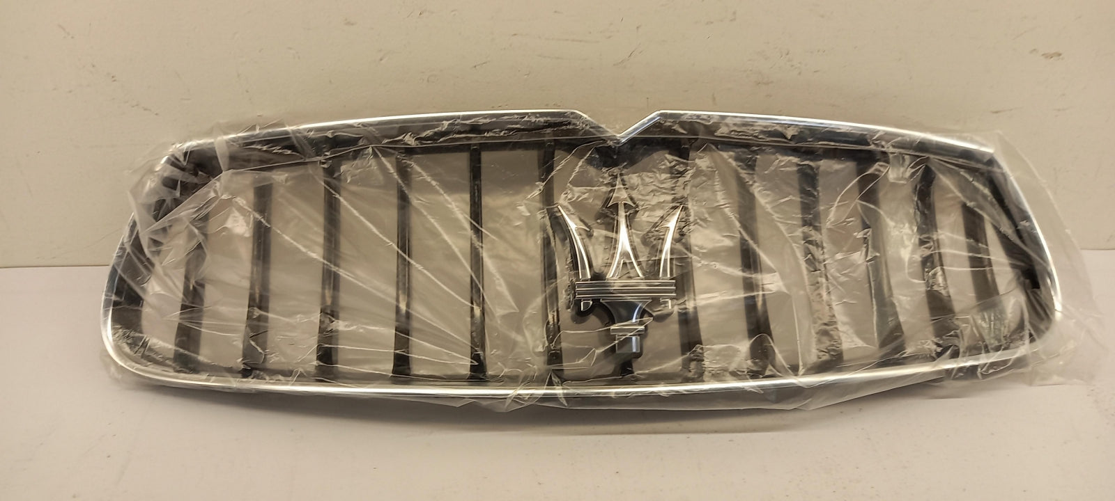 Original OE MASERATI Kühlergitter 940000873