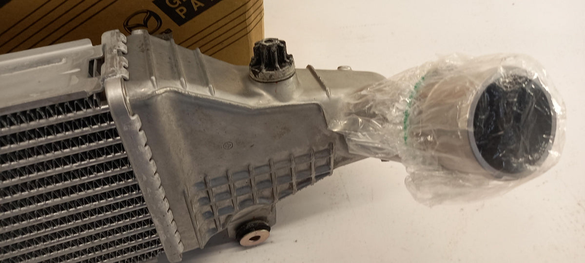 Original OE MAZDA Ladeluftkühler Y60113550C