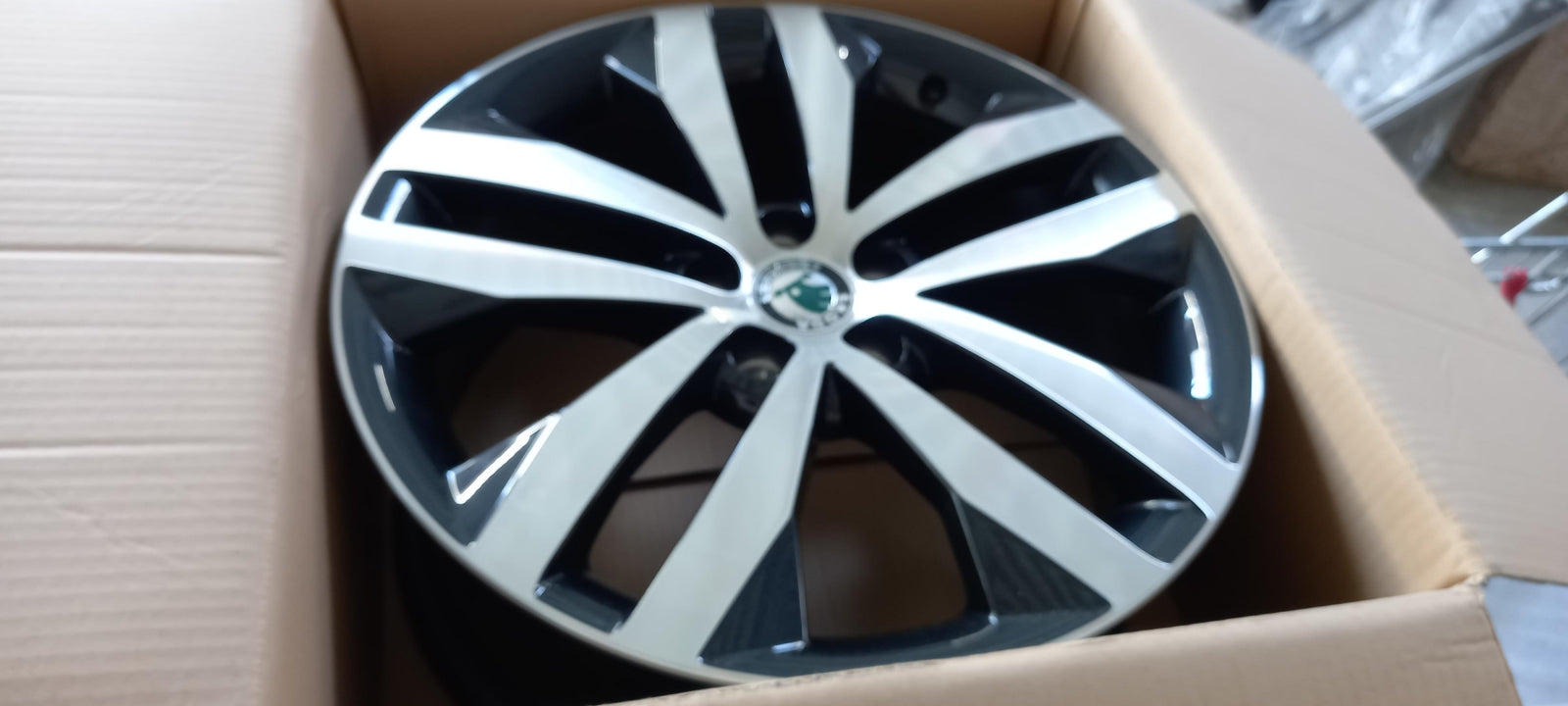 Original SKODA Fabia 11-15 Gigaro Alufelge 7Jx17 ET41  5J0071496B