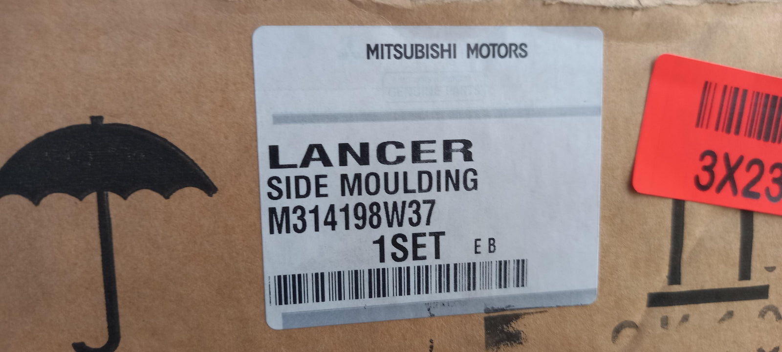 Original OE MITSUBISHI Türzierleisten Satz M314198W37