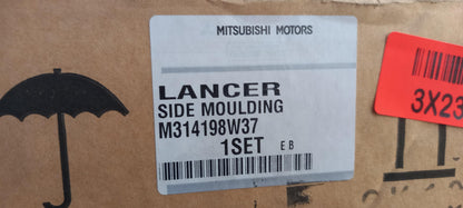 Original OE MITSUBISHI Türzierleisten Satz M314198W37