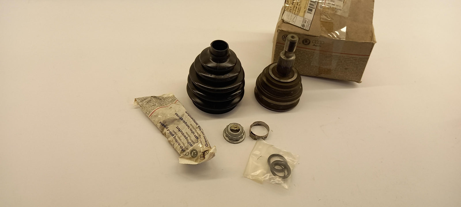 Original OE Volkswagen Antriebswelle Gelenksatz 357498099E